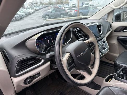 Used 2018 Chrysler Pacifica Limited w/ Tire & Wheel Group image 5