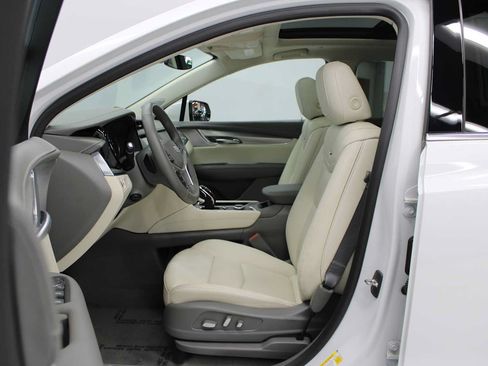 Used 2023 Cadillac XT5 Premium Luxury AWD/4WD image 16