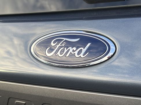 Used 2021 Ford Explorer XLT w/ Equipment Group 202A image 8