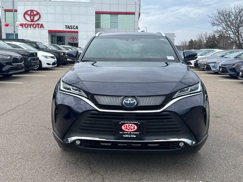 Used 2024 Toyota Venza XLE image 2