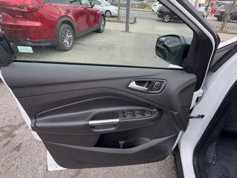 Certified 2019 Ford Escape SE image 9