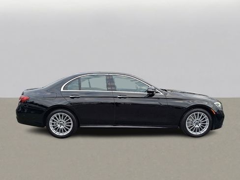 Used 2022 Mercedes-Benz E 350 4MATIC Sedan image 3
