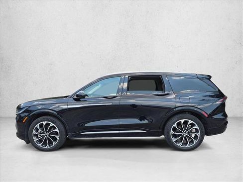 Used 2024 Lincoln Nautilus Reserve w/ Equipment Group 202A AWD/4WD image 8