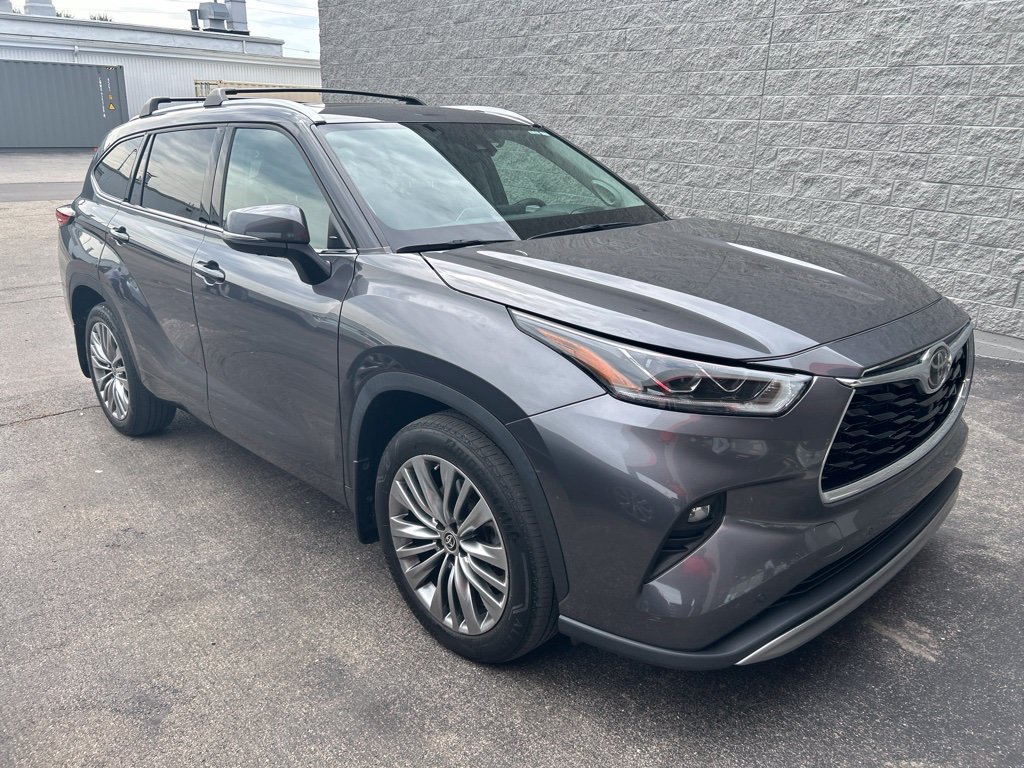 Used 2021 Toyota Highlander Platinum AWD/4WD image 1