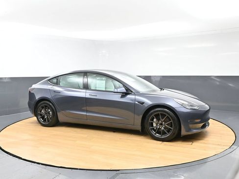 Used 2021 Tesla Model 3 Standard Range Plus RWD image 3