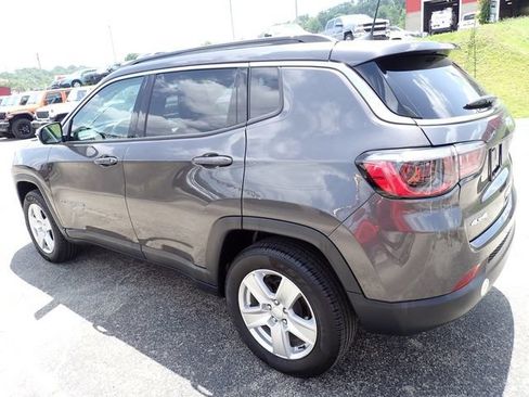 Used 2022 Jeep Compass Latitude w/ Convenience Group AWD/4WD image 3