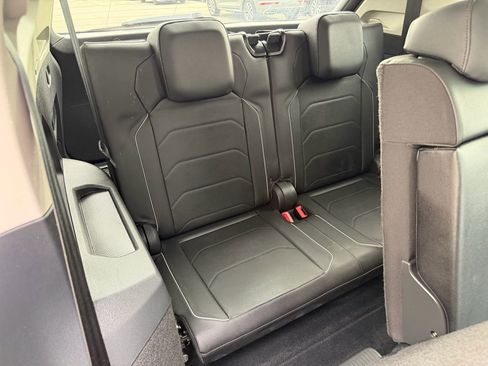 Used 2018 Volkswagen Tiguan SEL Premium image 25