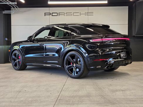 Certified 2025 Porsche Cayenne GTS AWD/4WD image 3