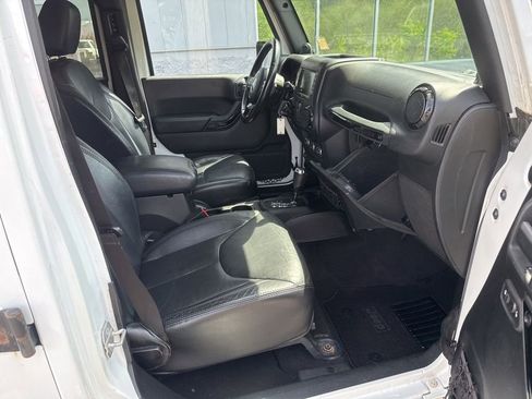 Used 2014 Jeep Wrangler Unlimited Sahara AWD/4WD image 19