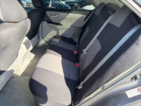 Used 2017 Toyota Camry LE image 10