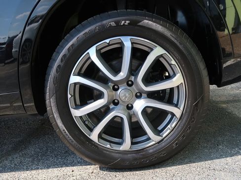 Used 2017 Maserati Levante w/ Luxury Package image 55