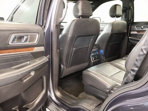 Used 2017 Ford Explorer Platinum AWD/4WD image 30