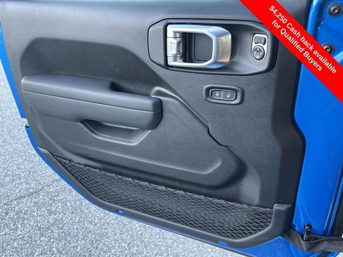 New 2025 Jeep Gladiator Sport image 16