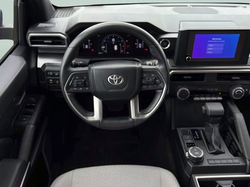 Used 2025 Toyota 4Runner SR5 AWD/4WD image 13