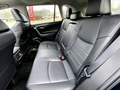 Used 2022 Toyota RAV4 XLE Premium image 20