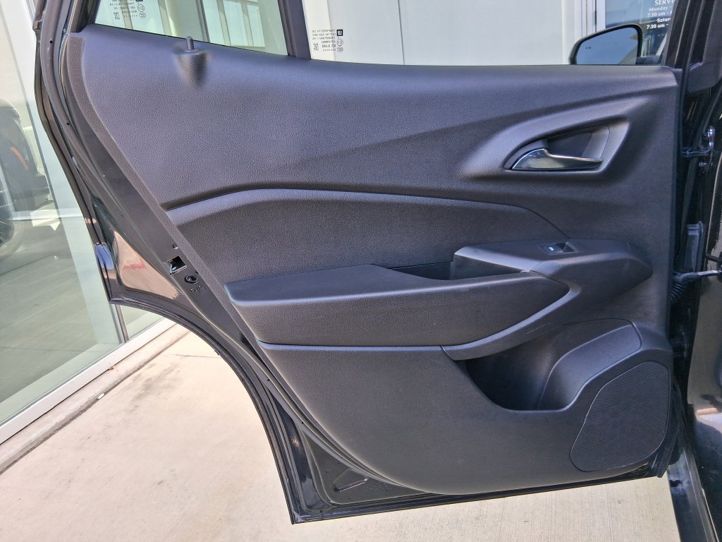 Used 2025 Chevrolet Trax LS w/ LS Convenience Package FWD image 19