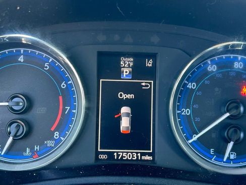 Used 2018 Toyota Corolla SE image 19