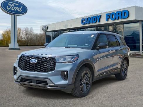 Used 2025 Ford Explorer ST-Line w/ ST-Line Street Pack AWD/4WD image 3