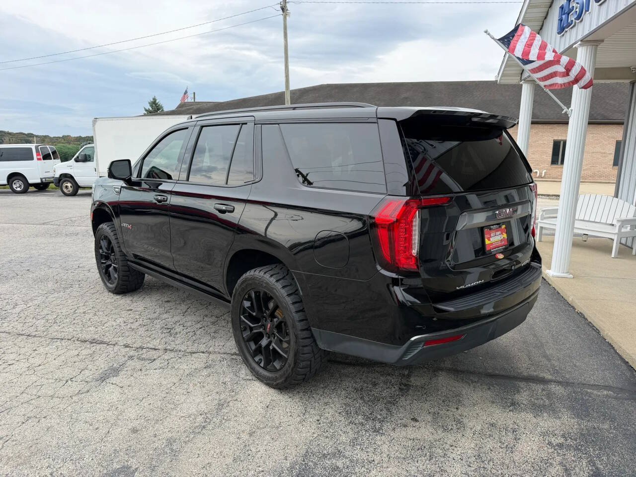 Used 2021 GMC Yukon AT4 w/ AT4 Premium Plus Package AWD/4WD image 3