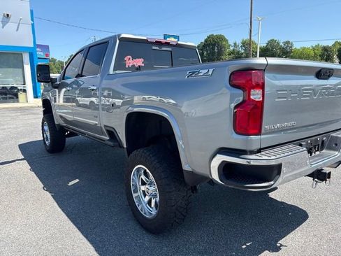 Used 2024 Chevrolet Silverado 2500 LTZ w/ LTZ Convenience Package AWD/4WD image 3