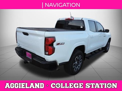 Used 2025 Chevrolet Colorado Z71 w/ Technology Package AWD/4WD image 4