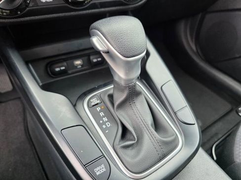 Certified 2025 Kia Soul LX w/ LX Technology Package FWD image 25
