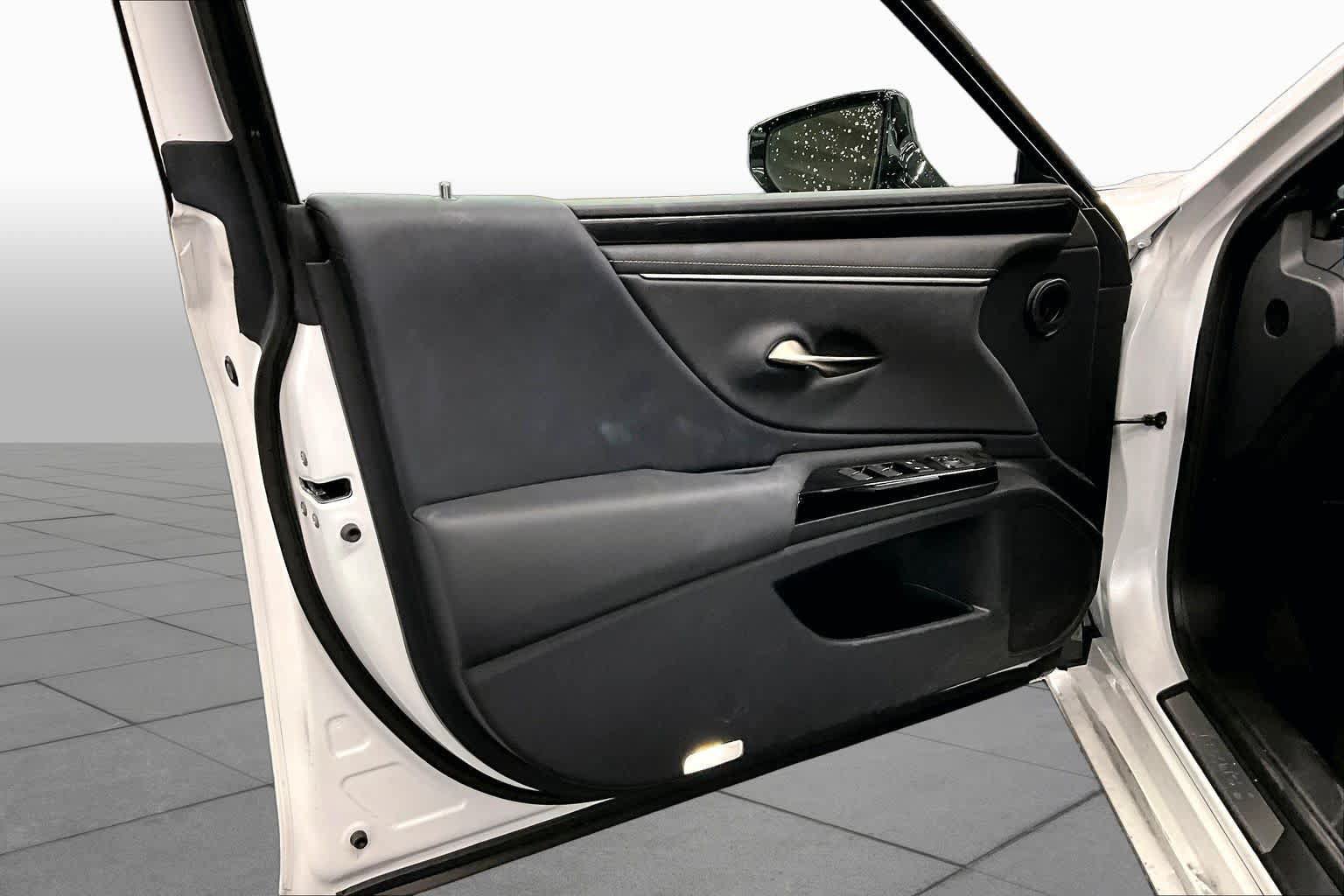 Used 2025 Lexus ES 350 w/ Accessory Package (Z2) FWD image 21