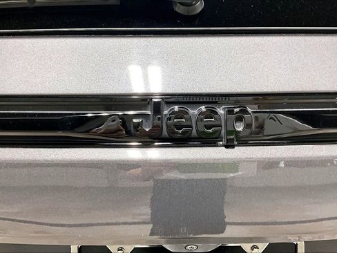 Used 2022 Jeep Grand Cherokee Altitude AWD/4WD image 39