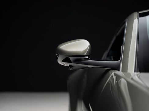 Used 2025 Aston Martin V8 Vantage Coupe RWD image 14