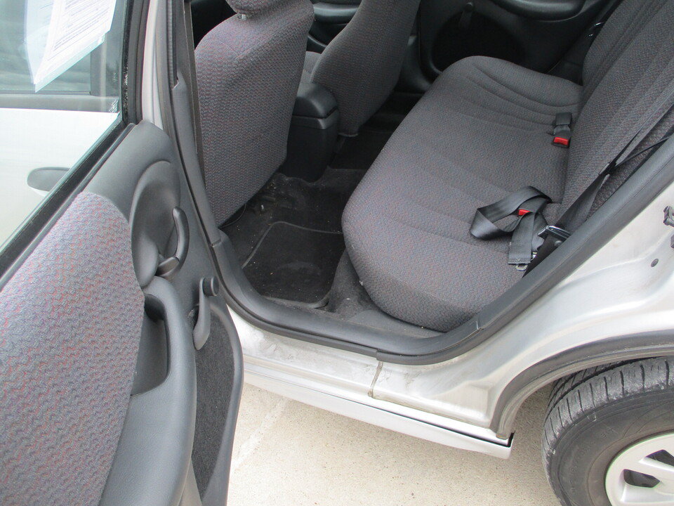 Used 2002 Pontiac Sunfire SE w/ Opt Pkg 1 FWD image 8
