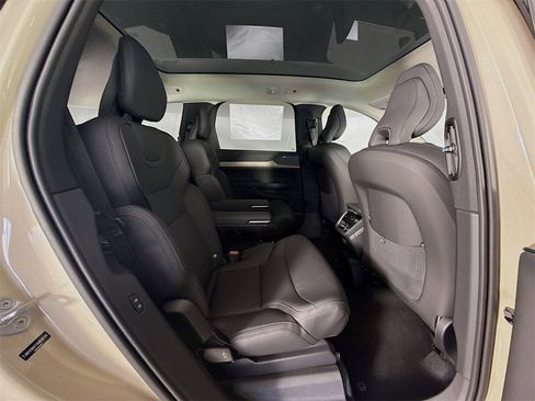 New 2025 Volvo EX90 Plus w/ Protection Package Premier image 28
