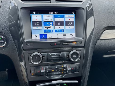 Used 2018 Ford Explorer XLT w/ Equipment Group 202A FWD image 12