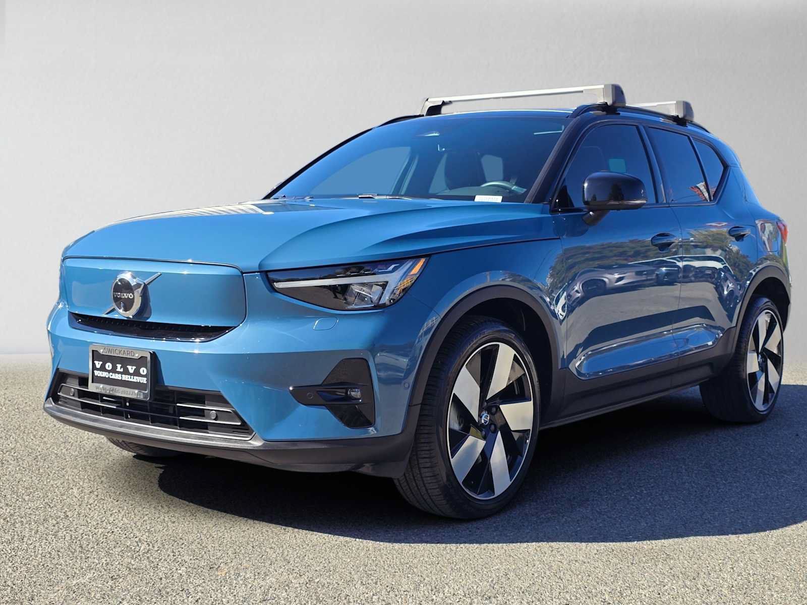Used 2023 Volvo XC40 Recharge Plus w/ Protection Package Premier AWD/4WD image 8
