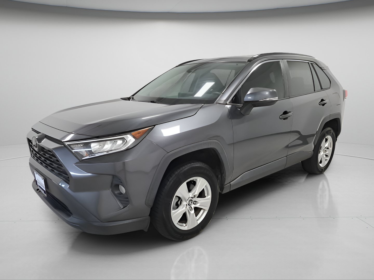 Used 2020 Toyota RAV4 XLE AWD/4WD image 3