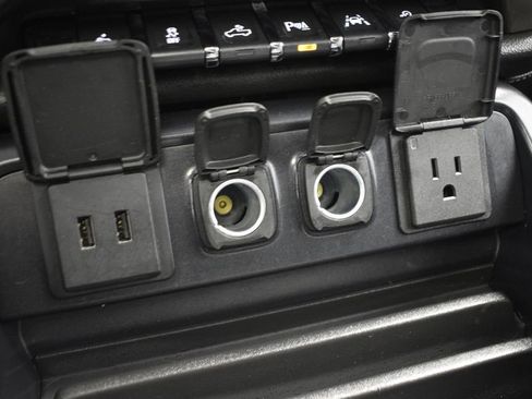 Used 2016 GMC Sierra 1500 Denali w/ Enhanced Driver Alert Package image 38