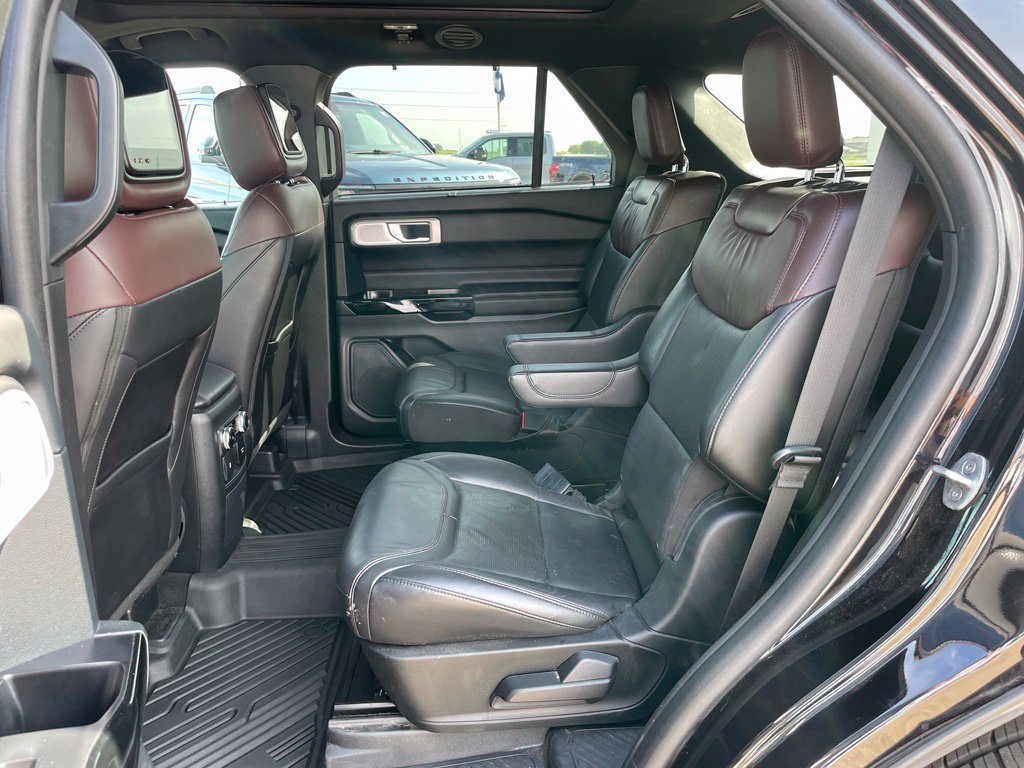Used 2023 Ford Explorer Platinum w/ Technology Package AWD/4WD image 8