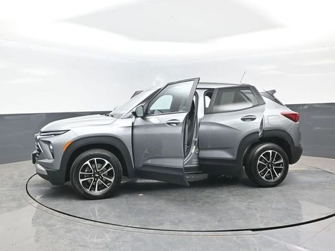 Used 2025 Chevrolet TrailBlazer LT AWD/4WD image 28