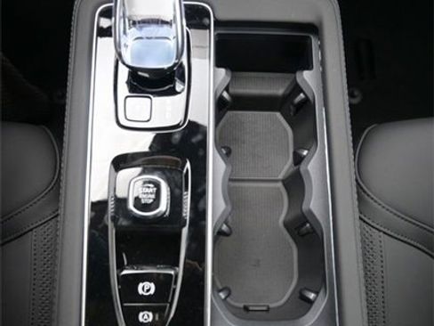 New 2026 Volvo XC90 B6 Plus w/ Protection Package Premier image 11