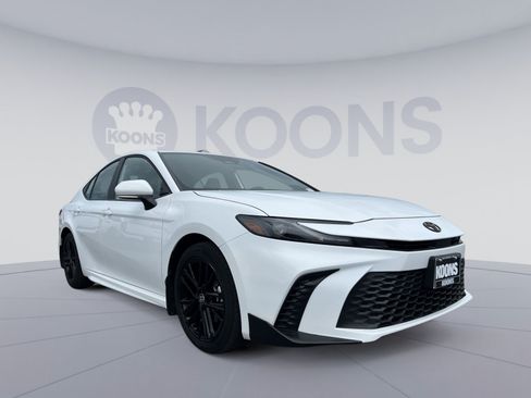 Used 2025 Toyota Camry LE AWD/4WD image 18