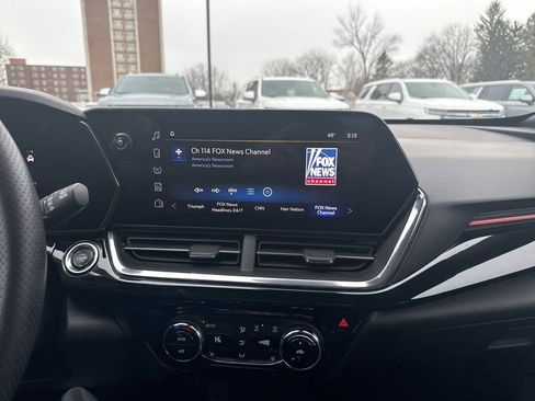 Used 2025 Chevrolet Trax RS w/ Driver Confidence Package image 22