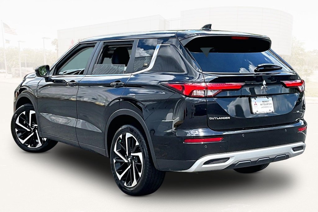 Used 2024 Mitsubishi Outlander SE AWD/4WD image 4