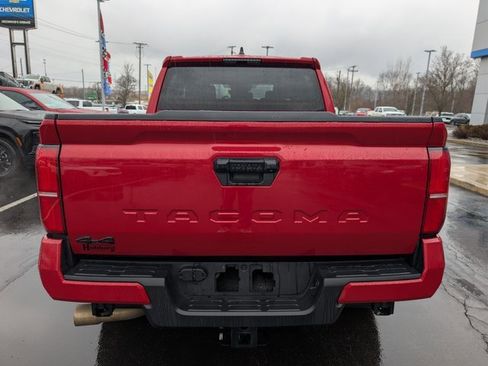 Used 2024 Toyota Tacoma TRD Off-Road image 4
