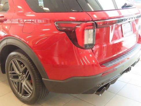 Used 2025 Ford Explorer ST AWD/4WD image 11