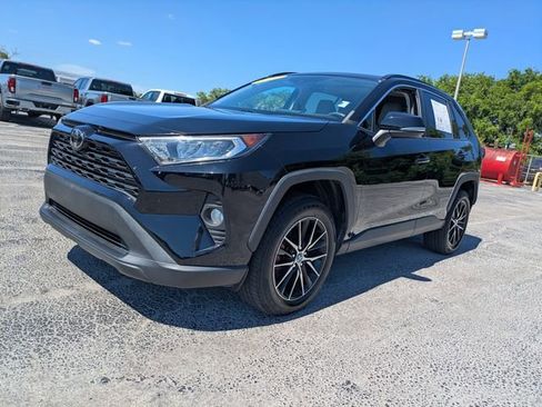 Used 2020 Toyota RAV4 XLE Premium FWD image 8