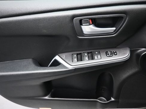 Used 2016 Toyota Camry SE w/ Protection Package (Q2) FWD image 10