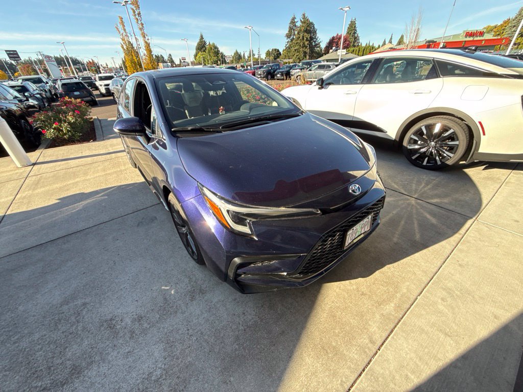 Used 2024 Toyota Corolla SE FWD image 3