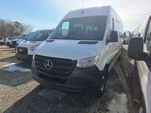 Used 2025 Mercedes-Benz Sprinter 2500 image 1