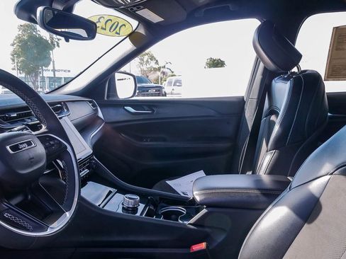 Used 2023 Jeep Grand Cherokee L Laredo image 18