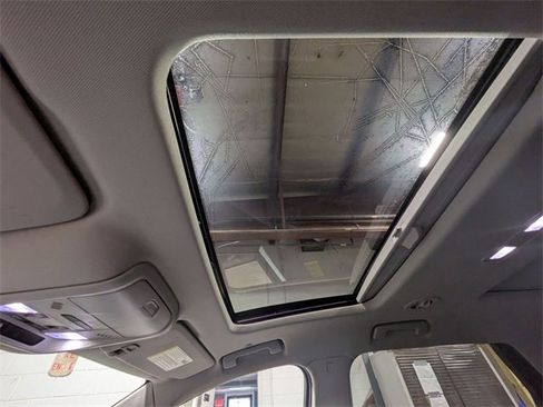 Certified 2019 Buick Enclave Essence image 12