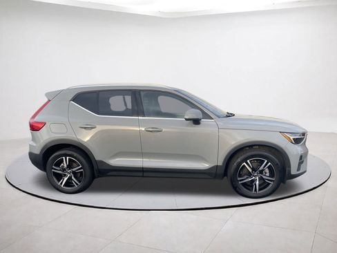 Used 2025 Volvo XC40 B5 Core image 6